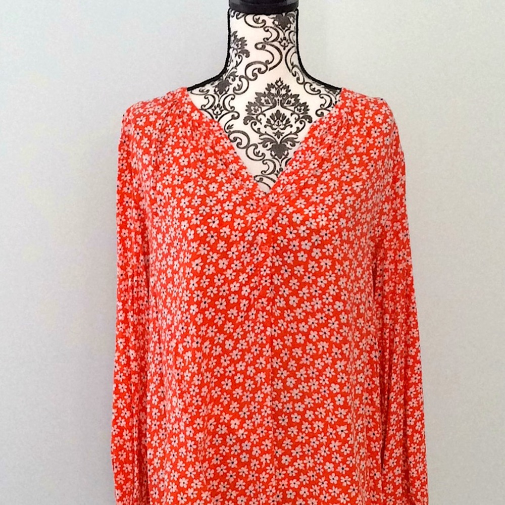NWOT Old Navy V-Neck Floral Blouse